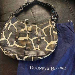 Excellent used condition Dooney and Bourke purse